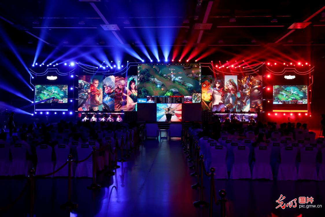 保持足够的 保持足够的