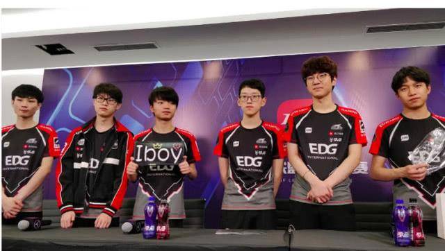 场和锋线的 场和锋线的